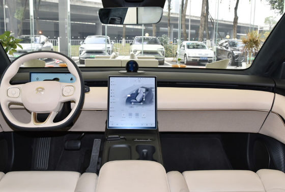 Elektroauto-NIO ET5 der Hochleistungs-200km/h links, das elektrische LuxusLimousine steuert