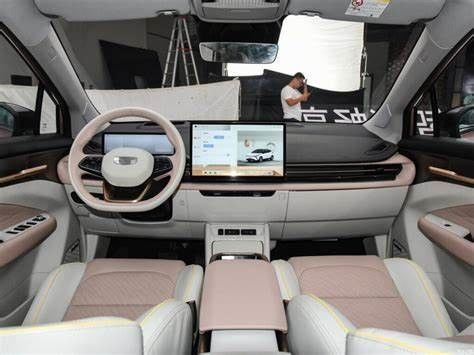 Luxus-Rad-Antrieb SUVs Geely ECO freundliche Elektroauto-4 Geometrie M6 450km CLTC