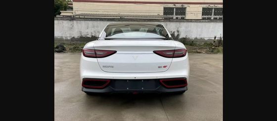 64.27kwh Batteriebetriebene Fahrzeuge @NEZHA GT 560km Reichweite Energieeinsparende 2 Türen 4 Sitz Hardtop Sportwagen