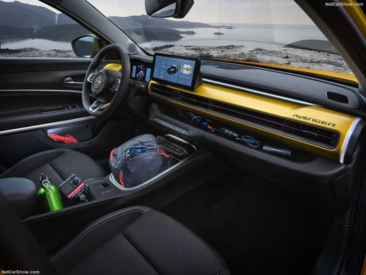 Kleiner, kompakter, familienorientierter All-Elektro-Crossover SUV Jeep Avenger mit WLTP400km