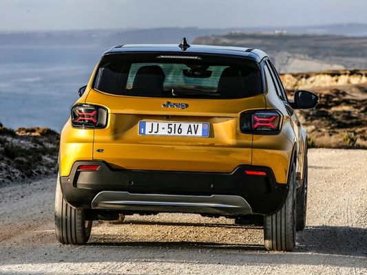 Kleiner, kompakter, familienorientierter All-Elektro-Crossover SUV Jeep Avenger mit WLTP400km