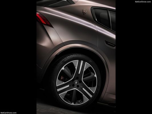 Ein rein elektrisches Neue-Energie-Auto mit 450 Reichweite und maximaler Geschwindigkeit von 325 km/h bei Maserati Gran Turismo Folgore