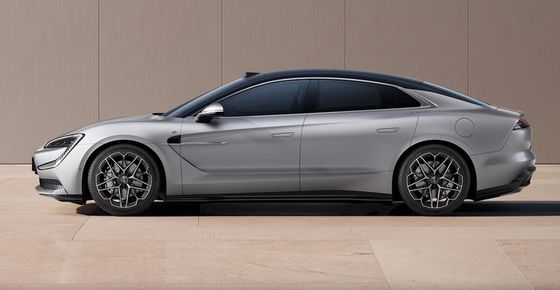 PRESALE 2024 Neues Elektroauto BYD Yangwang U7 Limousine Windwiderstand von Cd 0,195 240Kw Motorleistung