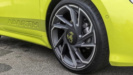 Süß und sportlich bei Abarth 500e Hot Hatchback Elektroauto so lustig wie Benzin 152P.S Motorleistung