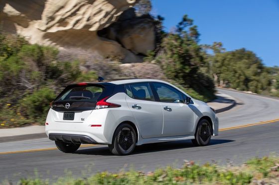 Benzinfrei, mit einer Reichweite von 180 Meilen für lokale Fahrten im 2024 Nissan Leaf S-Hatchback