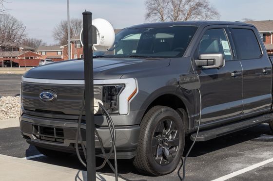 Elektroauto Ford F-150 Lighting rein elektrischer Pickup mit großer Reichweite und riesigem Speicher