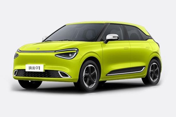 Neueste Pure EV Autos Dongfeng Nammi 01 Hatchback EV und beeindruckende Reichweite und Solid-State-Batterie