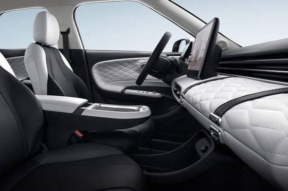 Neueste Pure EV Autos Dongfeng Nammi 01 Hatchback EV und beeindruckende Reichweite und Solid-State-Batterie