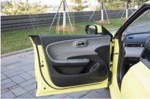 Neueste Pure EV Autos Dongfeng Nammi 01 Hatchback EV und beeindruckende Reichweite und Solid-State-Batterie