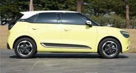 Neueste Pure EV Autos Dongfeng Nammi 01 Hatchback EV und beeindruckende Reichweite und Solid-State-Batterie