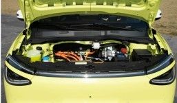 Neueste Pure EV Autos Dongfeng Nammi 01 Hatchback EV und beeindruckende Reichweite und Solid-State-Batterie