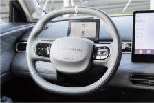 Neueste Pure EV Autos Dongfeng Nammi 01 Hatchback EV und beeindruckende Reichweite und Solid-State-Batterie