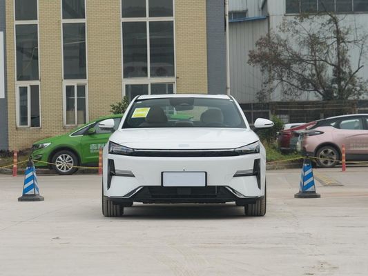 2024 Geely L6 Plug-in Hybrid-Elektroauto mit 1370 km Reichweite