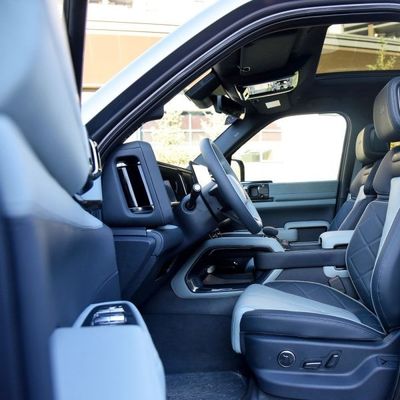 Neuer elektrischer Allradantrieb PHEV Byd Formel Leopard 5 mit maximaler Leistung von 505 kW und maximalem Drehmoment von 760 N·m.