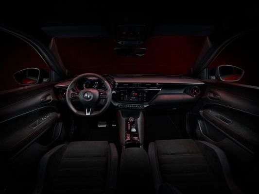 Der Sportlichste Kompaktwagen Alfa Romeo Erster EV Milano Mit 2 Antriebsstrang-Optionen 156ph&240ph WLTC 240meils