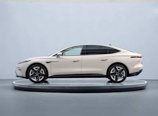 Rein elektrisches Fahrzeug Feifan F7 kommt mit kostenlosem Akku-Aufladen und lebenslangem Austausch 500km RWD Antriebsstrang Elektroauto