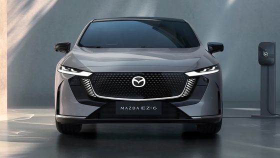 Das erste reine Elektrofahrzeug Mazda EZ-6 ist ein schlanker Rückradantrieb