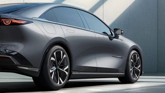 Das erste reine Elektrofahrzeug Mazda EZ-6 ist ein schlanker Rückradantrieb