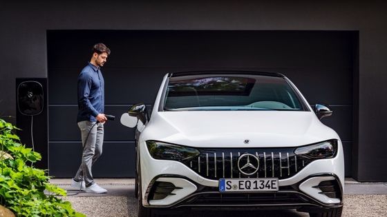Elektrofahrzeuge mit großer Reichweite Mercedes-Benz EQE AMG 53 4MATIC+ mit 460kw/625P.s Motorleistung 220km/h Höchstgeschwindigkeit