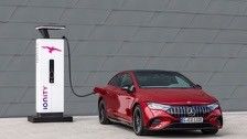 Elektrofahrzeug Mercedes-Benz EQE AMG 43 4MATIC 90,6kwh Batterie 450km Reichweite mit 350kw/476P.s Motorleistung