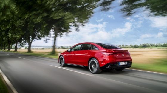 Elektrofahrzeug Mercedes-Benz EQE AMG 43 4MATIC 90,6kwh Batterie 450km Reichweite mit 350kw/476P.s Motorleistung