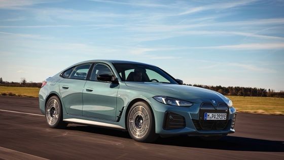 Rein elektrisches Fahrzeug hohe Leistung 450km Reichweite BMW i4 Beschleunigung 0-100km/h bei 3,9s 225km/h Höchstgeschwindigkeit 400kw Leistung