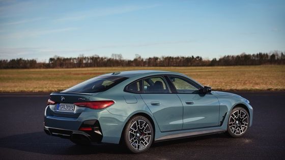 Rein elektrisches Fahrzeug hohe Leistung 450km Reichweite BMW i4 Beschleunigung 0-100km/h bei 3,9s 225km/h Höchstgeschwindigkeit 400kw Leistung