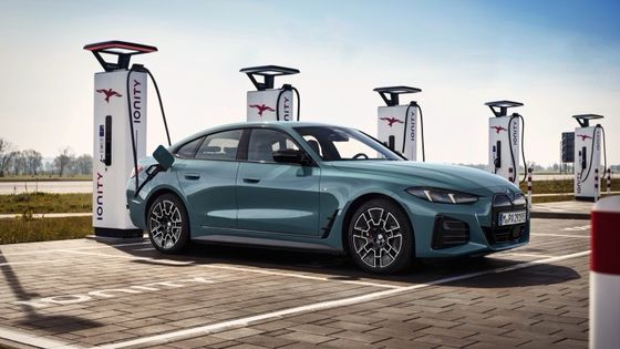 Rein elektrisches Fahrzeug hohe Leistung 450km Reichweite BMW i4 Beschleunigung 0-100km/h bei 3,9s 225km/h Höchstgeschwindigkeit 400kw Leistung