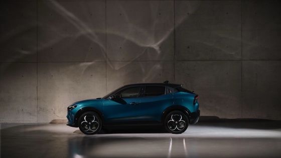 Erstes Kompaktfahrzeug Alfa Romeo Junior Electric mit 54,8kwh Batterie und einer maximalen Leistung von 158kW, bis zu 345 Meilen Reichweite.