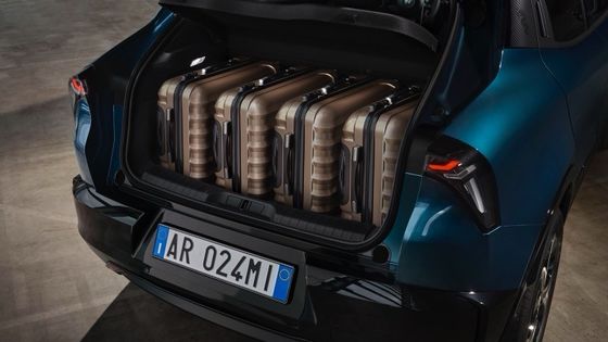 Erstes Kompaktfahrzeug Alfa Romeo Junior Electric mit 54,8kwh Batterie und einer maximalen Leistung von 158kW, bis zu 345 Meilen Reichweite.