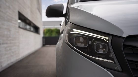 9-Sitzer EV Mercedes-Benz EVito Tourer Long mit einem 201 PS-Elektromotor und 90 kWh verwendbarer Batterie