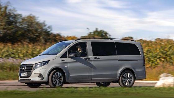 9-Sitzer EV Mercedes-Benz EVito Tourer Long mit einem 201 PS-Elektromotor und 90 kWh verwendbarer Batterie