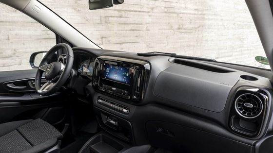 9-Sitzer EV Mercedes-Benz EVito Tourer Long mit einem 201 PS-Elektromotor und 90 kWh verwendbarer Batterie