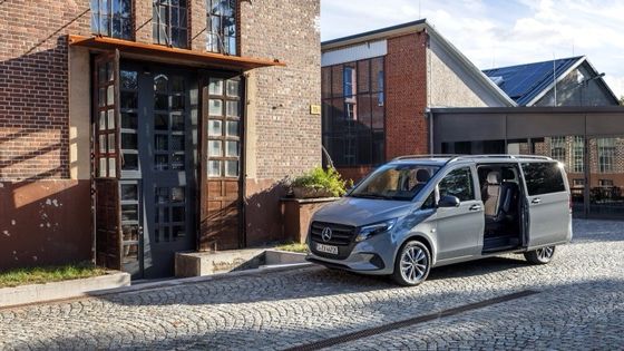 9-Sitzer EV Mercedes-Benz EVito Tourer Long mit einem 201 PS-Elektromotor und 90 kWh verwendbarer Batterie