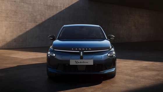 Das erste Elektroauto von Lancia Ypsilon mit Frontmotor für 154 PS und 260 Nm.