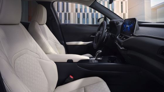 Lexus UX300e 2023 Review, All Electric EV 440km Reichweite WLTP 7.5s 0-100km/h Beschleunigung mit 150kw Leistung Rein Elektroauto