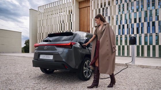 Lexus UX300e 2023 Review, All Electric EV 440km Reichweite WLTP 7.5s 0-100km/h Beschleunigung mit 150kw Leistung Rein Elektroauto