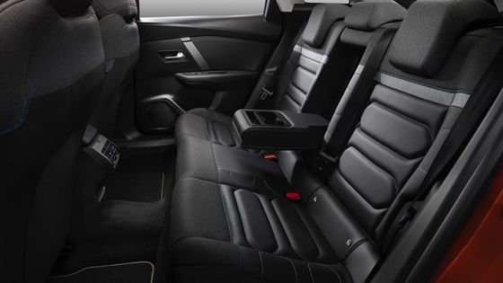 Anständige Fahrt Citroën E-C4 mit 115 kW (156 PS) Leistung bei 150 km/h Höchstgeschwindigkeit 54kwh Lithium-Ionen-Batterie