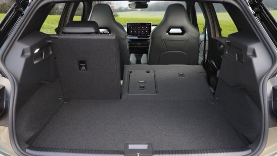 Klassische und neueste Elektroauto Volkswagen ID 3 PRO WLTP 434km Reichweite 150kw ((204P.s) Motorleistung7,6sec Beschleunigung 0-100km/h