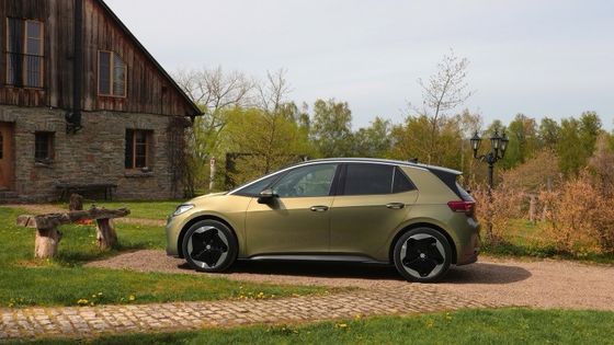 Klassische und neueste Elektroauto Volkswagen ID 3 PRO WLTP 434km Reichweite 150kw ((204P.s) Motorleistung7,6sec Beschleunigung 0-100km/h