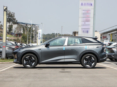 Neueste HUAWEI System DEEPAL S07 2024 EREV mit 121 km CLTC0.5h Schnelle Ladezeit 175kW Maximale Leistung 320N.m Drehmoment