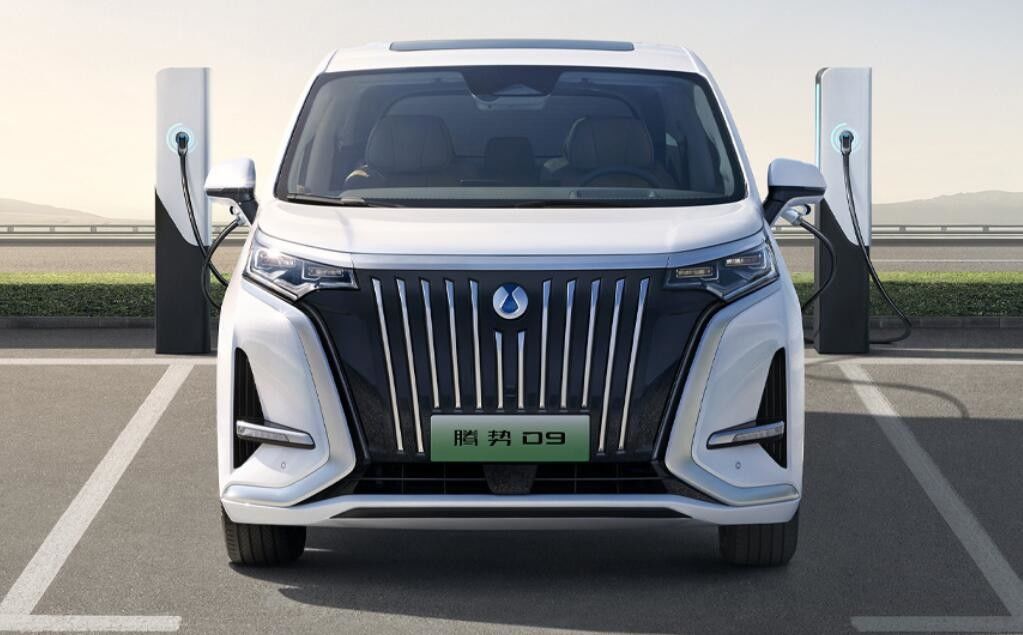 Eisen-Batterie 4WD elektrisches SUV 180km/h Lithium Autos 571nm Denza D9 MPV EV