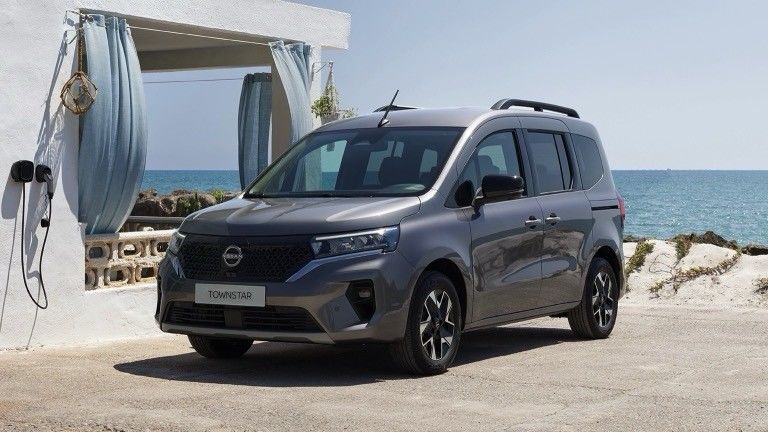Komfortable Fahrposition und praktische Kabine mit gutem Preis Nissan Townstar MPV Pure Ev mit WLTP 285km