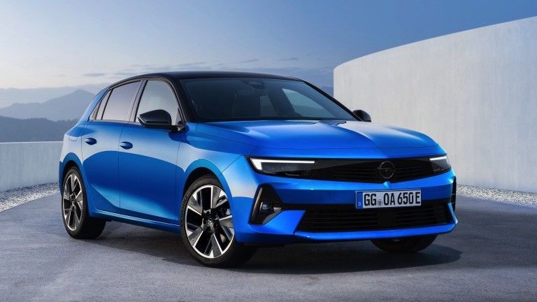 Komfortables Elektrofahrzeug bei Opel Astra Electric mit 54kwh Batterie 150kw Motorleistung bei 170km/h Höchstgeschwindigkeit